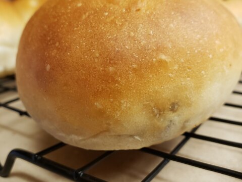 パインとくるみのパン